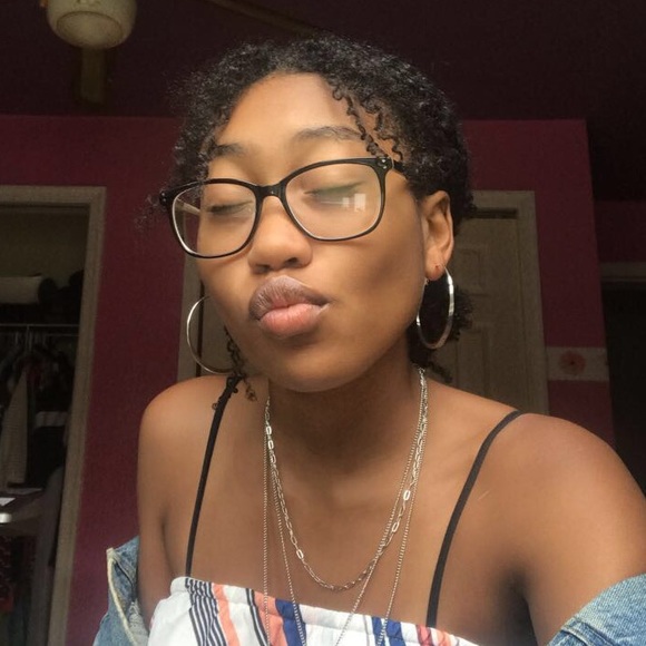 Meet your Posher, Ciara - Picture 1 of 1